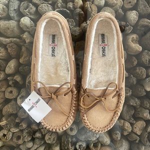 Minnetonka moccasins - tan - size 9 - NWT